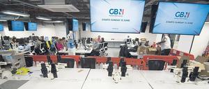 Konservativ-populistische Antwort auf die BBC. Der linksliberale „Guardian“ sagt dem Sender GB News bereits den Tod binnen eines Jahres voraus. Die konservative „Mail“ spottet, die Programme würden „wohl mit einer Mobiltelefon-Kamera gefilmt“. 