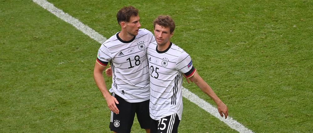 Gegen Portugal jubelten die beiden noch gemeinsam. Jetzt könnte Goretzka den angeschlagenen Müller ersetzen.
