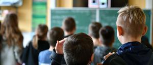 Kinder in einem Klassenzimmer.