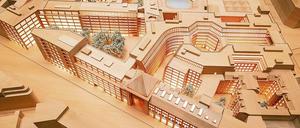 Der Masterplan für das Tacheles-Areal, auf dem Wohn-, Handels- und Bürogebäude entstehen sollen, stammt vom Schweizer Architekturbüro Herzog &amp; de Meuron. Die zehn Gebäude werden sich um vier Höfe verteilen, die sich den Bereichen Wohnen, Handel, Kultur und Arbeiten zuordnen. Das gestalterische Gesamtkonzept von Herzog &amp; de Meuron wird von einem Team aus Fachplanern und fünf Architekturbüros umgesetzt: Aukett + Heese, Grüntuch-Ernst Architekten, Brandlhuber+, Muck Petzet und Partner Architekten sowie RKW Architektur+. Dabei verantwortet BuroHappold Engineering die Tragwerksplanung von sechs Wohngebäuden, einem Bürokomplex und drei Höfen sowie der Untergeschosse mit insgesamt 90000 Quadratmeter Nutzfläche. 