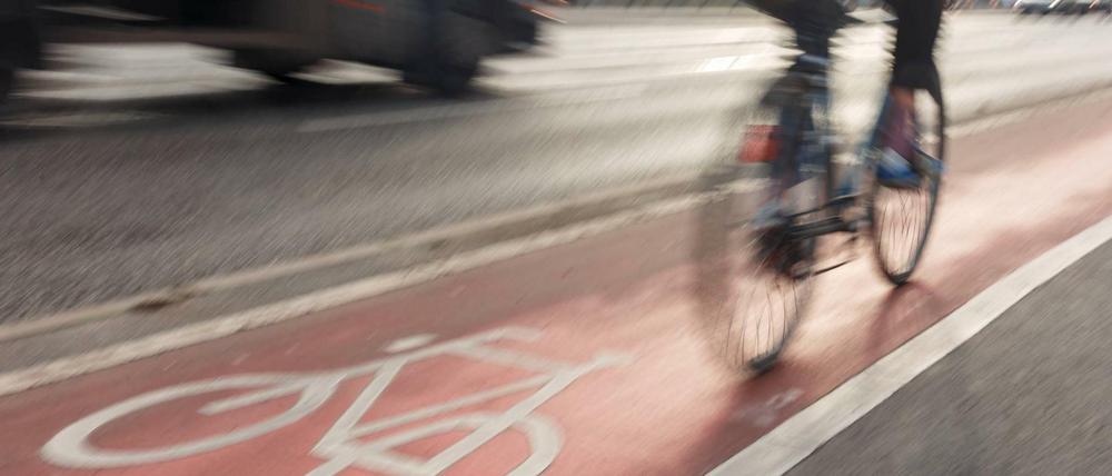Der Mann war auf dem Radweg unterwegs - und überfuhr eine rote Ampel.