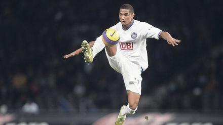 In der Bundesliga spielte Boateng außer bei Hertha BSC auch bei Borussia Dortmund, Schalke 04 und Eintracht Frankfurt. 