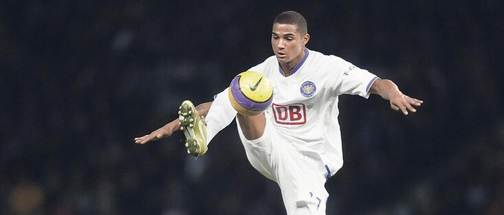 In der Bundesliga spielte Boateng außer bei Hertha BSC auch bei Borussia Dortmund, Schalke 04 und Eintracht Frankfurt.