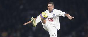 In der Bundesliga spielte Boateng außer bei Hertha BSC auch bei Borussia Dortmund, Schalke 04 und Eintracht Frankfurt. 