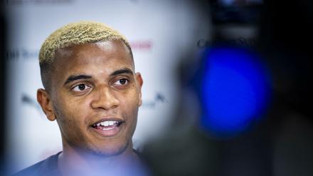 Nach dem 1:1 gegen Wales zum Auftakt der EM färbte sich Manuel Akanji die Haare blond.