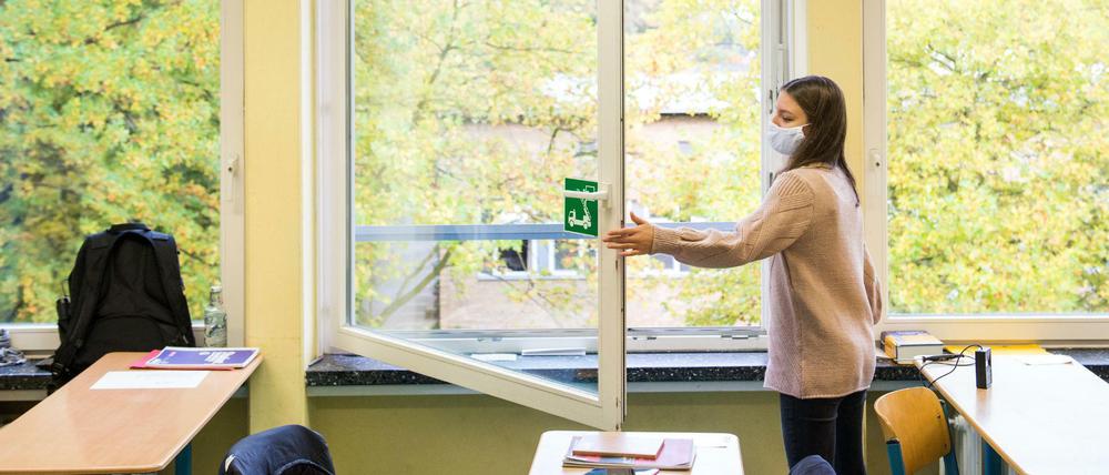 Masken, Tests - und Fenster auf ... so dürfte es an vielen Schulen auch in diesem Jahr nach den Sommerferien weitergehen.