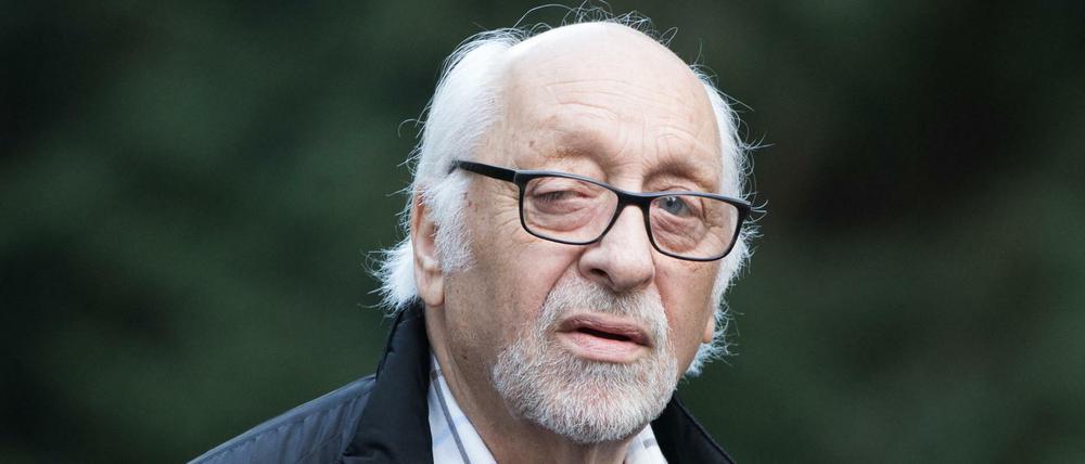 Der Komiker und Musiker Karl Dall kommt zur Beerdigung des Musikers Ingo Insterburg auf den Waldfriedhof Dahlem. (Archivfoto)