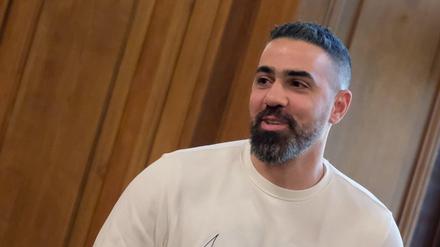 Bushido, Rapper und Musikproduzent, in einen Saal des Bundesverwaltungsgerichtes.