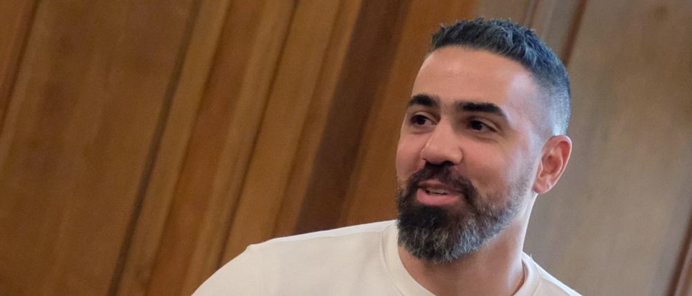 Bushido, Rapper und Musikproduzent, in einen Saal des Bundesverwaltungsgerichtes.