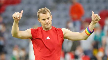 Nationaltorwart Manuel Neuer zeigt sich nach Abpfiff erleichtert.