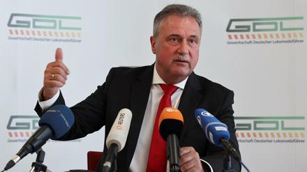 GDL-Chef Claus Weselsky erläutert am Donnerstag in Berlin die Strategie der Lokführergewerkschaft. 