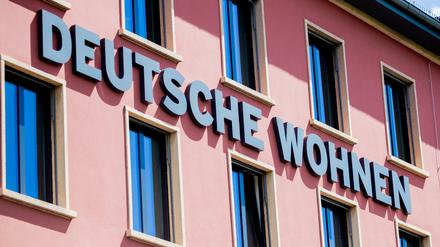 Die Fassade der Zentrale der börsennotierten Wohnungsgesellschaft Deutsche Wohnen SE in Berlin.