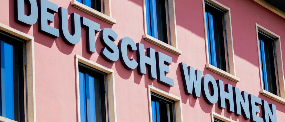 Die Fassade der Zentrale der börsennotierten Wohnungsgesellschaft Deutsche Wohnen SE in Berlin.