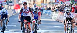 Vorjahressieger Tadej Pogacar (UAE-Team Emirates) aus Slowenien gehört zu den Topfavoriten.