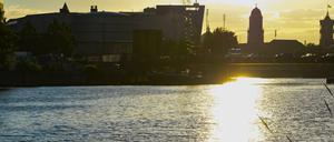 Die Spree ist in Berlin ein Stausee, der aussieht wie ein Fluss. Und sie nimmt mehr Wasser mit, als sie bringt.