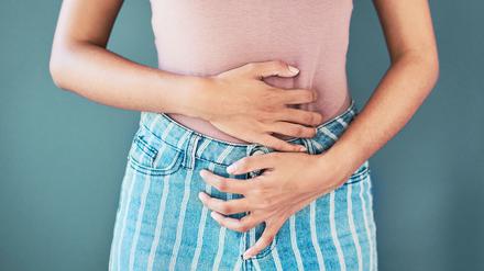 Fast jede Frau oder Person mit Vulva hat in ihrem Leben schon mal eine Blasenentzündung gehabt. 