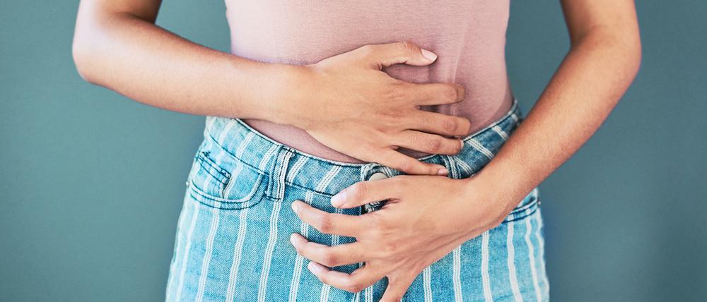 Fast jede Frau oder Person mit Vulva hat in ihrem Leben schon mal eine Blasenentzündung gehabt. 