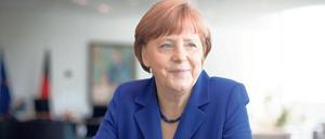 Theologie, Templin, Trump. Bundeskanzlerin Angela Merkel in ihrem Arbeitszimmer im Kanzleramt in Berlin. Die neue Doku von Stefan Aust spannt einen weiten Bogen aus dem Leben der Pfarrerstochter und später mächtigsten Frau der Welt