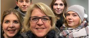 Die an Leukämie Landesgeschäftsfüherin der Berliner SPD, Anett Seltz bittet, sich als Stammzellenspender zu registrieren.