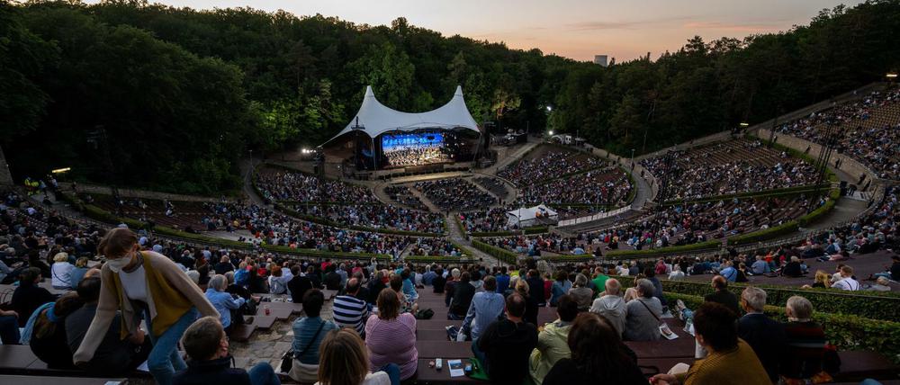 Endlich wieder Waldbühne. Die Berliner Philharmoniker eröffneten die Saison und wurden begeistert gefeiert.