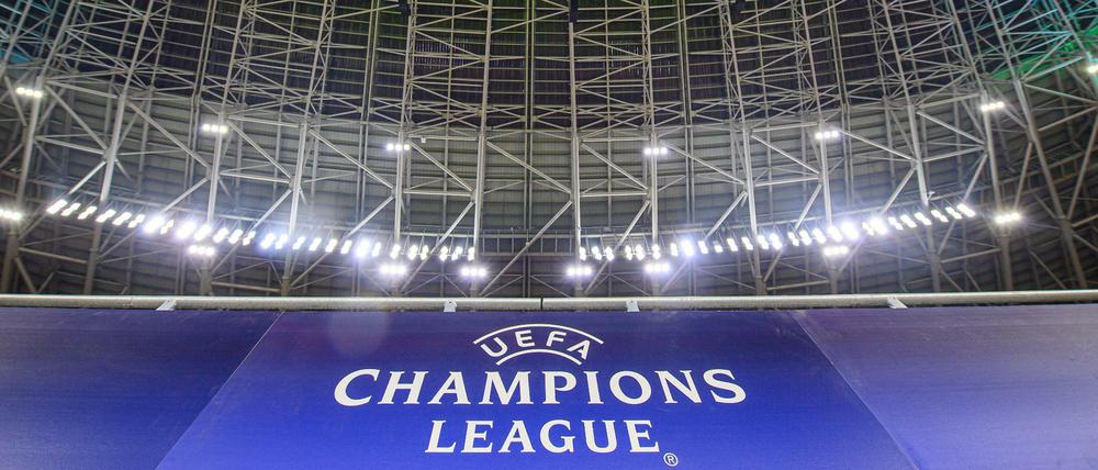 Die Puskas Arena in Budapest mit dem Logo der Champions League.