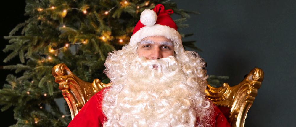 Tobias Groß betreibt die Vermittlungsplattform „Weihnachtsmann2Go“ und arbeitet seit elf Jahren als Weihnachtsmann.