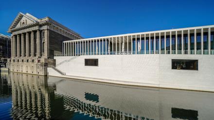 Zumindest bei der Fassade der James-Simon-Galerie auf der Museumsinsel funktioniert das Nebeneinander von alt und neu.