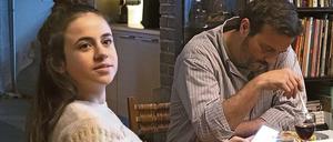 Das Verhältnis zwischen Kommissar Samuel Leroy (Patrick Ridremont) und seiner Tochter Emmy (Nola Tilman) kennt Höhen und Tiefen. Foto: ZDF