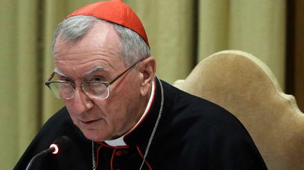 Jetzt wird es ernst. Pietro Parolin, Kardinalstaatssekretär, ist die politisch rechte Hand des Papstes. Der Papst hat ihn nach Deutschland geschickt. 