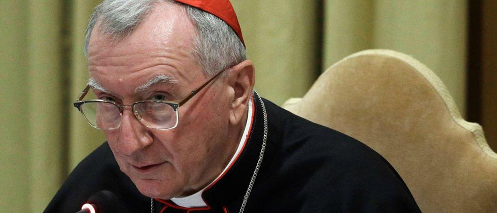 Jetzt wird es ernst. Pietro Parolin, Kardinalstaatssekretär, ist die politisch rechte Hand des Papstes. Der Papst hat ihn nach Deutschland geschickt.