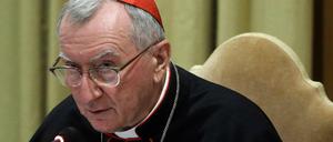 Jetzt wird es ernst. Pietro Parolin, Kardinalstaatssekretär, ist die politisch rechte Hand des Papstes. Der Papst hat ihn nach Deutschland geschickt. 