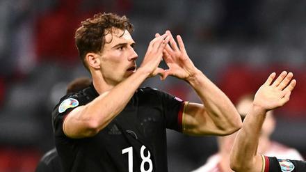 Ein ekstatischer, gedankenfreier Moment: Leon Goretzkas Solidaritätsbekundung in Richtung der ungarischen Fans.