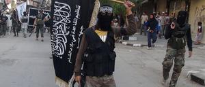 Anhaltende Gefahr. Al Qaida steckt offenbar hinter dem Anschlag auf die Bundeswehr in Mali. Die Terrororganisation ist weltweit vernetzt. Im Bild Kämpfer in Syrien