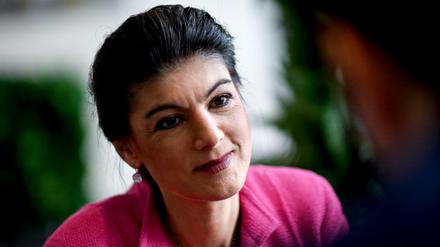 Sahra Wagenknecht, damals Fraktionsvorsitzende der Partei Die Linke, aufgenommen im Bundestag am Rande eines dpa-Interviews.