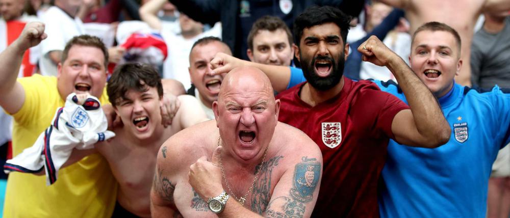 Mehr als 40.000 Fans in London, die meisten ohne Maske. Es gibt viel Kritik an der Uefa.