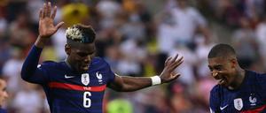 Frankreichs Paul Pogba tanzt nach seinem Traumtor zum 3:1. Danach ging für seine Mannschaft nichts mehr.
