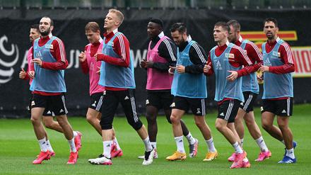 Erste Runden im Regen. Das Wetter spielte nicht mit beim Trainingsaustakt des 1. FC Union. 