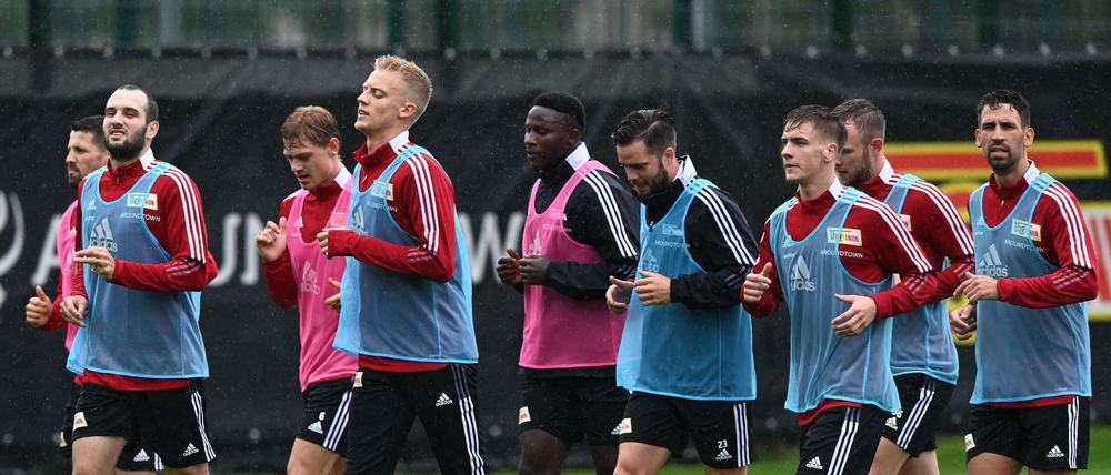 Erste Runden im Regen. Das Wetter spielte nicht mit beim Trainingsaustakt des 1. FC Union. 