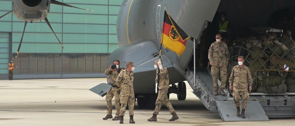 Die letzten Afghanistan-Heimkehrer landen auf dem Fliegerhorst Wunstorf