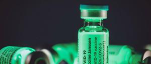 Ampulle des Johnson &amp; Johnson Covid-19-Impfstoffes