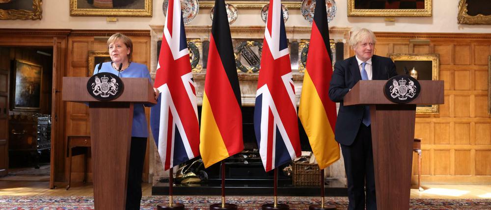 Ein letztes Mal in Chequers. Kanzlerin Angela Merkel und Premier Johnson bei ihrer Pressekonferenz am Freitag. 