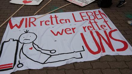 Sollte der „Entlastungstarifvertag“ nicht zustande kommen, wollen die Pflegekräfte streiken.