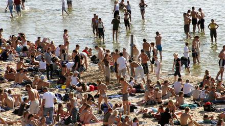 Hochsaison im Strandbad Wannsee von Berlin. (Archivbild)