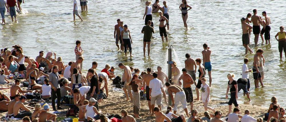 Hochsaison im Strandbad Wannsee von Berlin. (Archivbild)