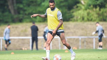 Wieder für Hertha BSC am Ball. Kevin-Prince Boateng hat auch im Alter von 34 Jahren noch einiges vor, sowohl auf als auch neben dem Platz. 