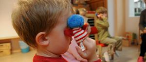 Ob und wann Kitakinder geimpft werden, ist noch völlig unklar. Viele Eltern wünschen sich deshalb Luftfilter in Kitas.