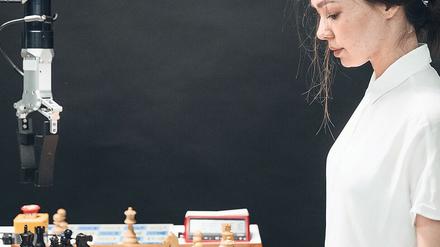 Mensch und Maschine. Gegen heutige Computerprogramme hat die menschliche Intelligenz keine Chance.