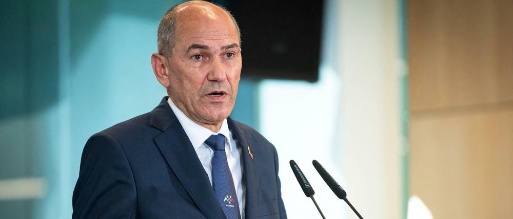 Sloweniens Premierminister Janez Jansa gibt in Brdo bei Kranju am 1. Juli 2021 eine Pressekonferenz.