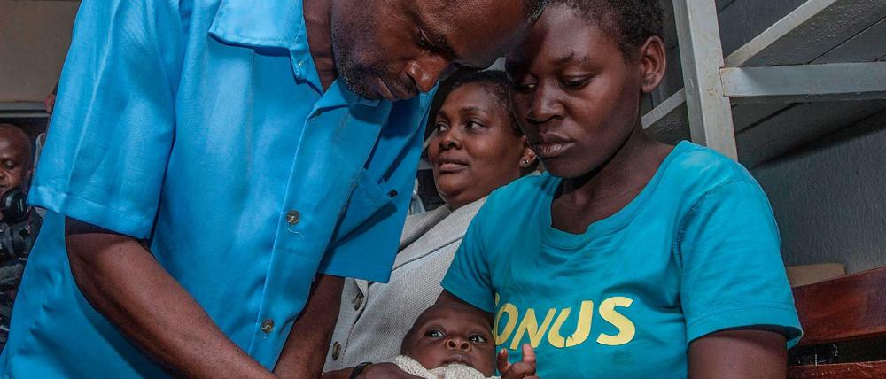 Ein Kind wird gegen Malaria geimpft.