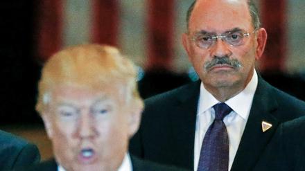 Donald Trump und Allen Weisselberg (Archivbild von 2016)